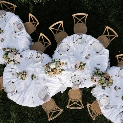 Location mobilier, table ronde et chaise pour mariage et événements dans la manche en Normandie